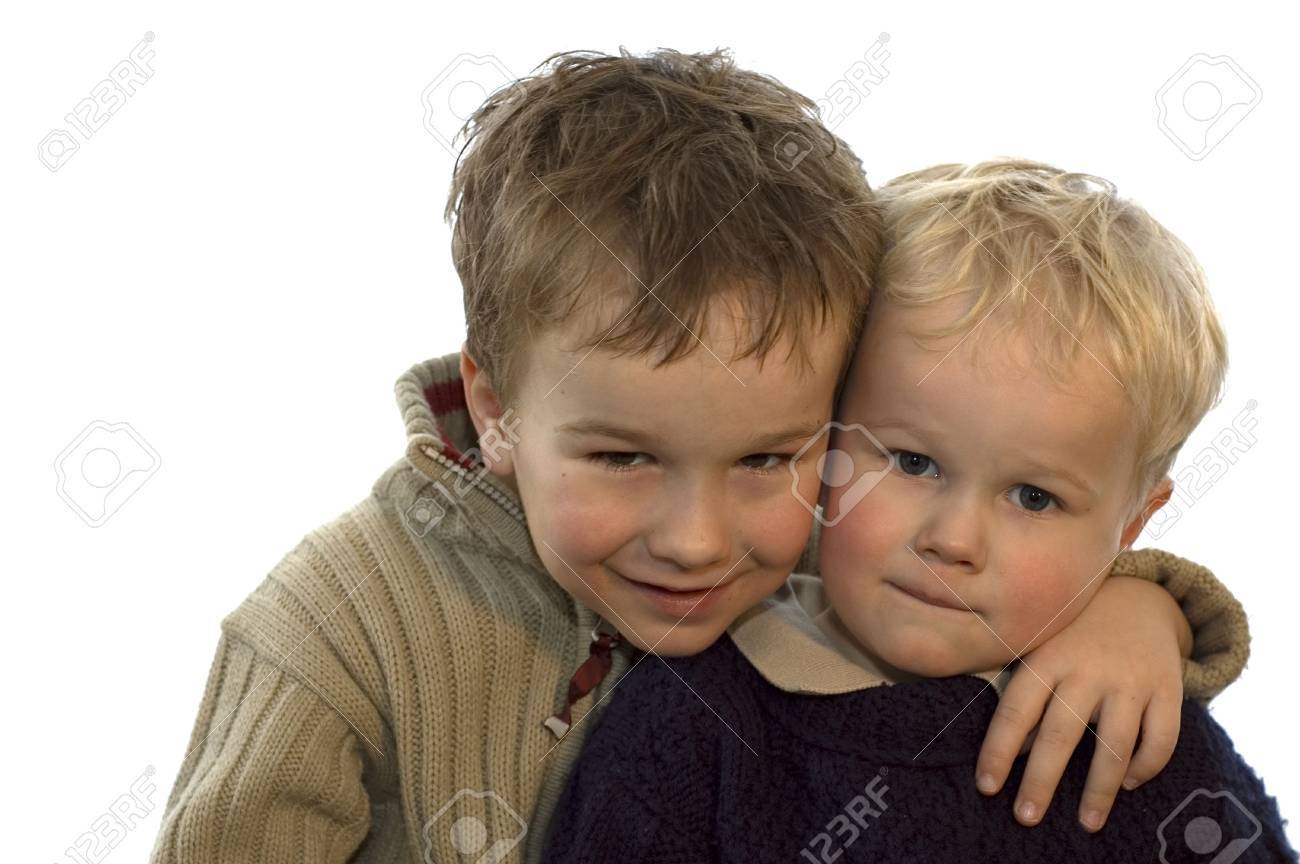 Hermanos con 2 años de diferencia: Una relación especial